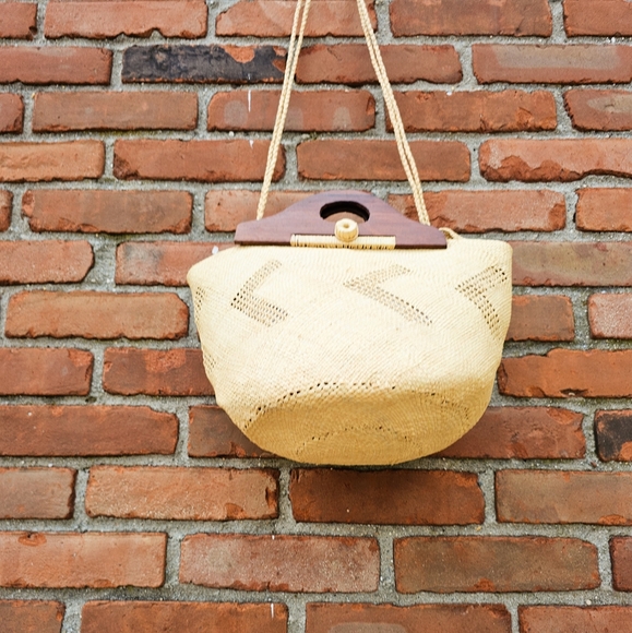 VTG Boho Raffia Handcrafted Tote | Wicker & Wood Handle Crossbody Bag - Picture 5 of 15